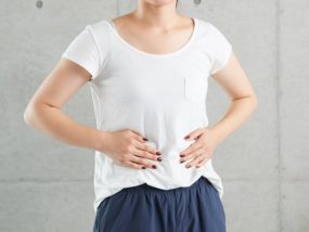 ぽっこりお腹の原因とは！解消するための4つの改善方法とは