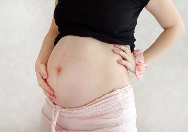 妊娠中のお腹の線は消えない？原因と正中線を消す5つの方法