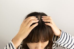 秋の抜け毛がひどい女性のための原因と5つの対処法！